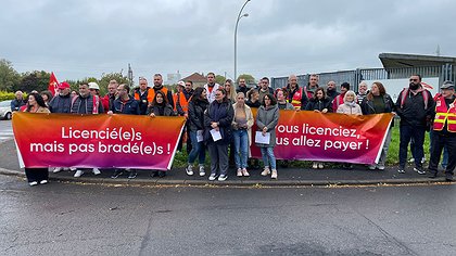 Illustration des travailleuses en colère contre le PSE