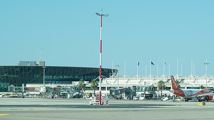 Illustration Derrière la surenchère politicienne, des économies criminelles